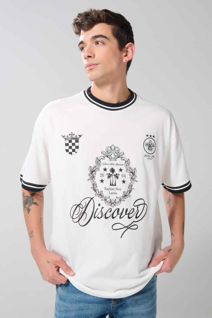 Camiseta oversize crema clara estampada con manga corta