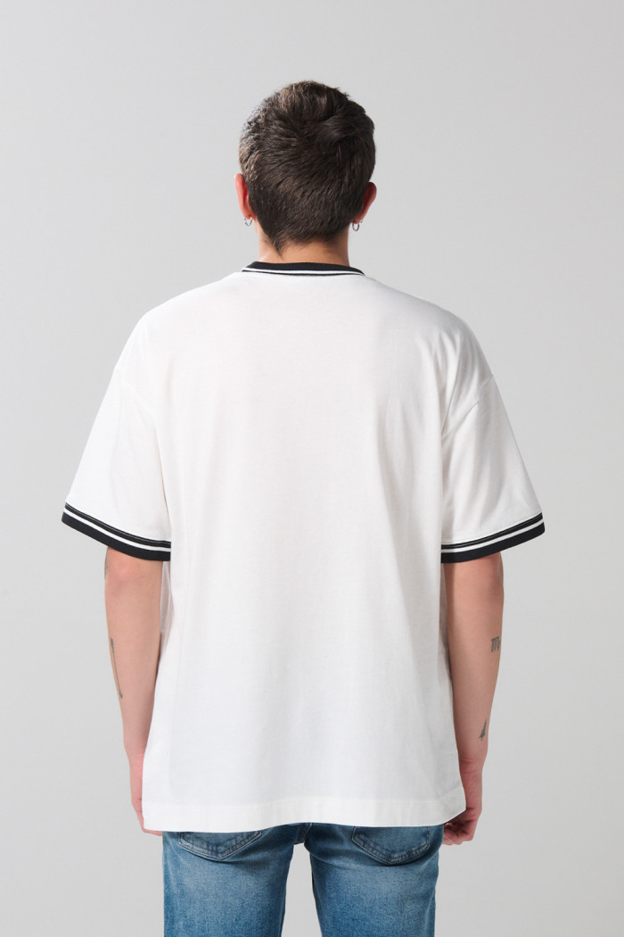 Camiseta oversize crema clara estampada con manga corta
