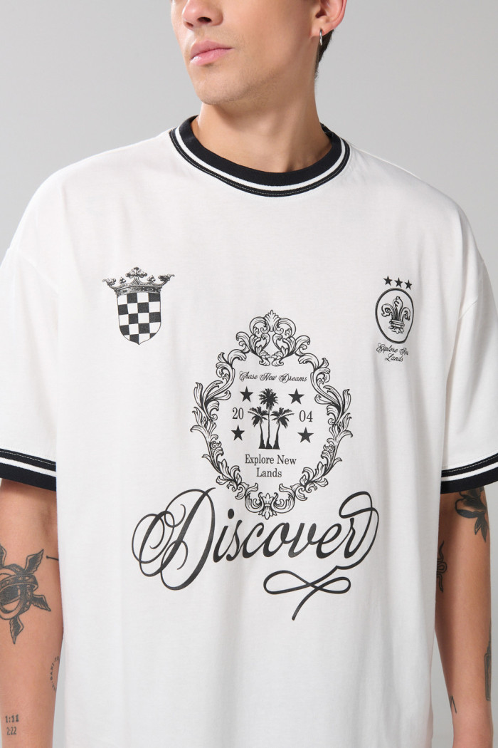 Camiseta oversize crema clara estampada con manga corta