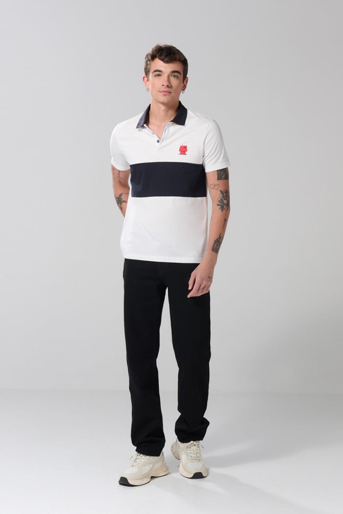 Camiseta polo crema clara con diseño de Snoopy