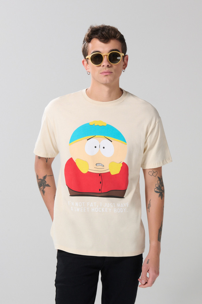 Camiseta kaki clara de South Park con cuello redondo

