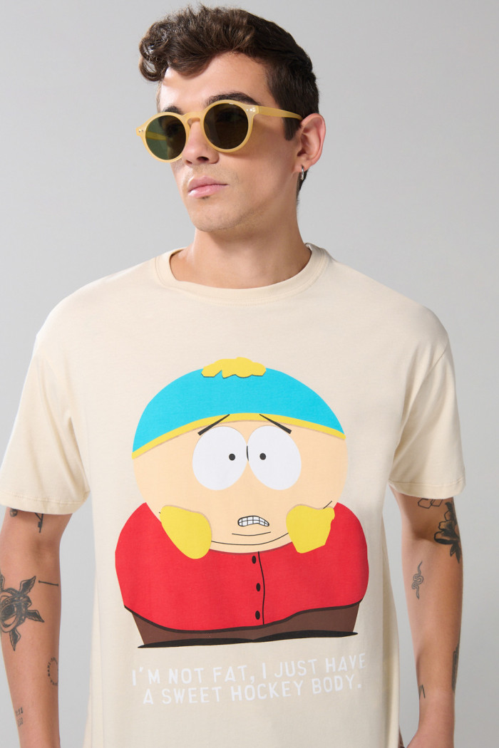Camiseta kaki clara de South Park con cuello redondo
