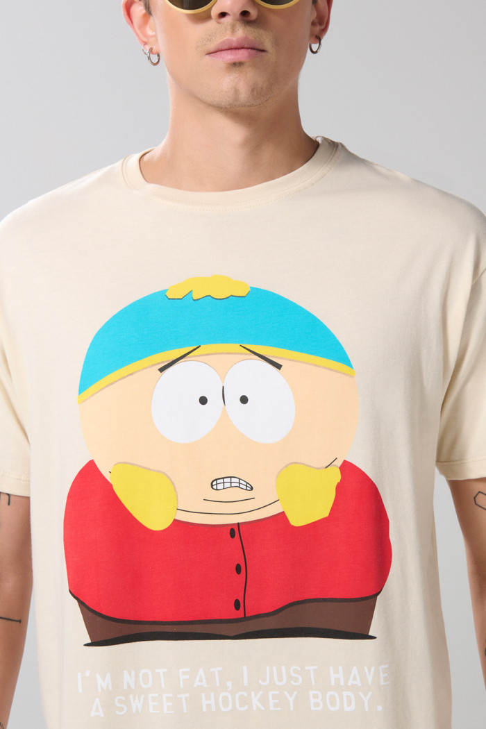 Camiseta kaki clara de South Park con cuello redondo
