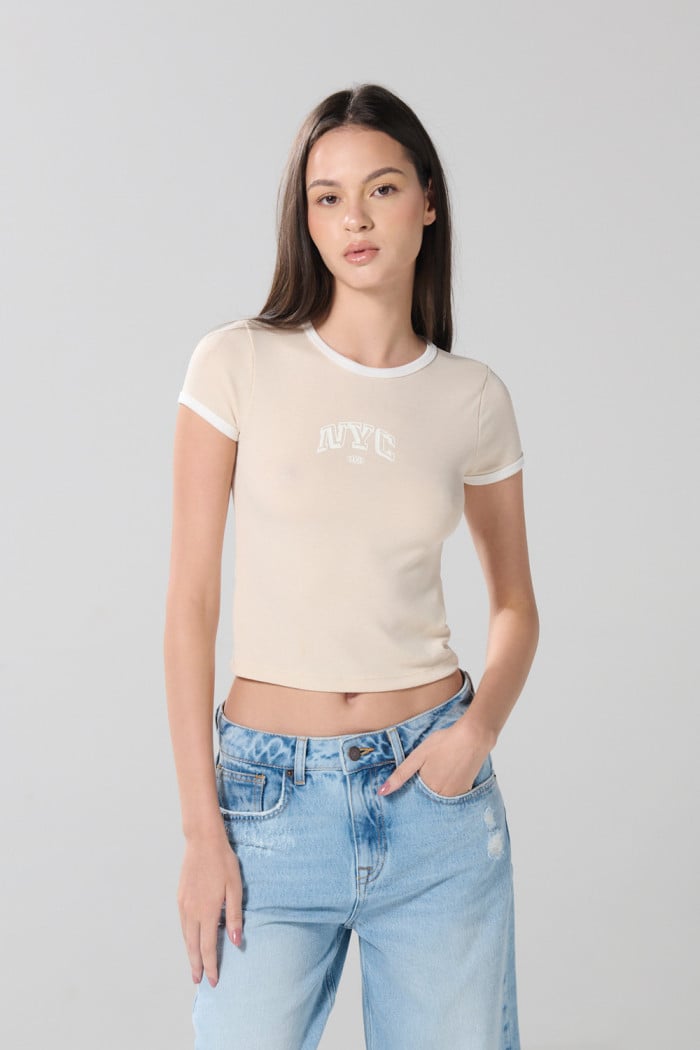 Camiseta kaki clara college con contrastes y manga corta