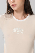 Camiseta kaki clara college con contrastes y manga corta
