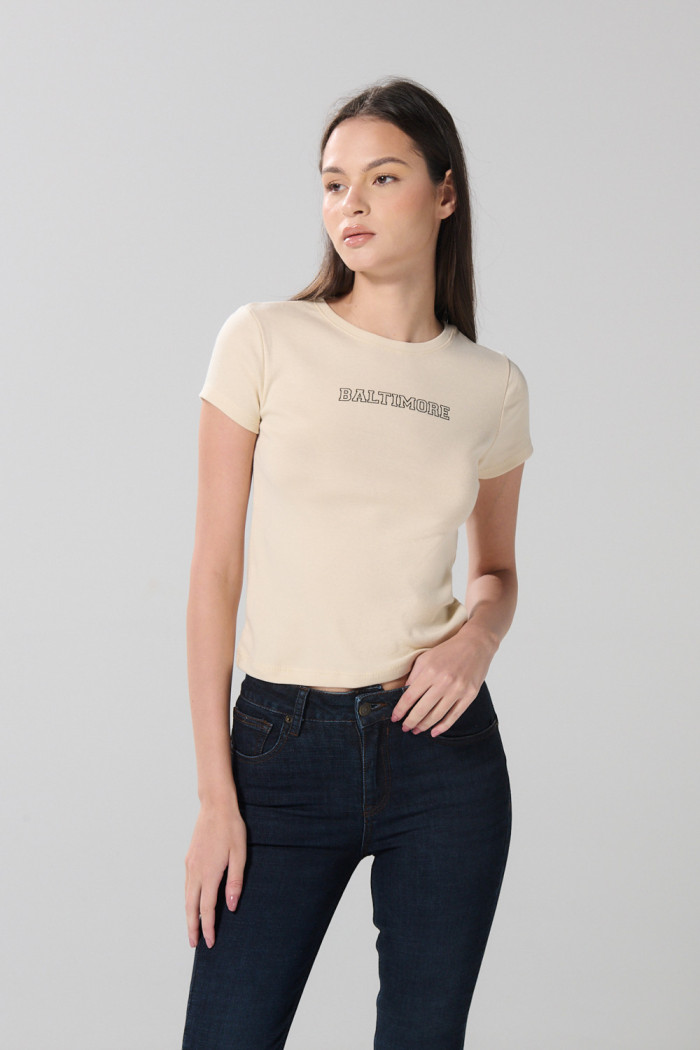 Camiseta kaki clara college manga corta con texturas