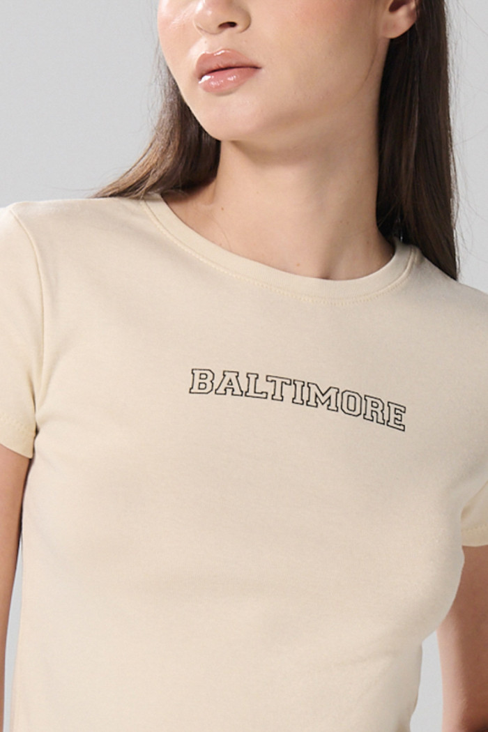 Camiseta kaki clara college manga corta con texturas