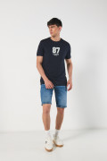 Bermuda slim en jean azul clara con bolsillos y tiro bajo