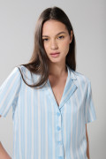 Blusa unicolor manga corta a rayas con botones