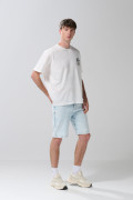 Bermuda en jean carpintero azul clara con tiro bajo