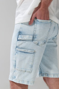 Bermuda en jean carpintero azul clara con tiro bajo