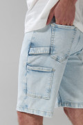 Bermuda en jean carpintero azul clara con tiro bajo