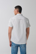 Camisa unicolor a rayas manga corta con botones