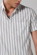 Camisa unicolor a rayas manga corta con botones