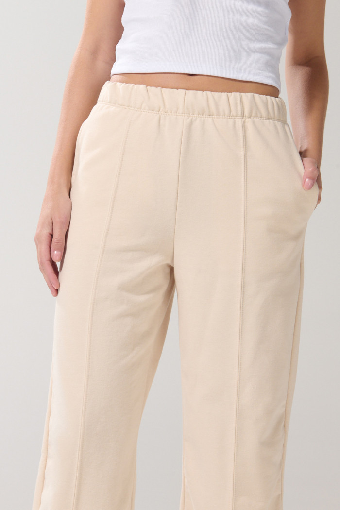 Pantalón jogger kaki claro con elástico en bota