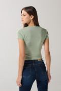 Camiseta de Plaza Sésamo en rib verde con cuello redondo