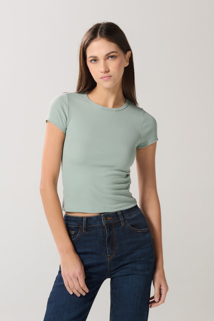 Camiseta manga corta unicolor en rib con texturas