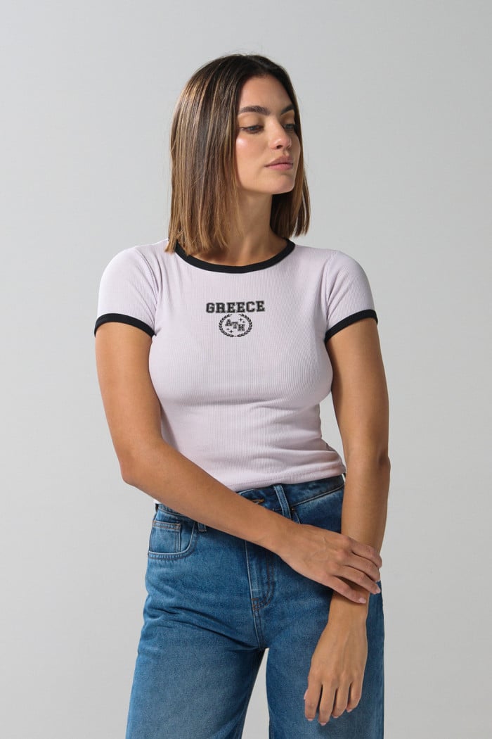 Camiseta college lila clara manga corta con contrastes