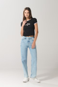 Camiseta negra college con contrastes y manga corta