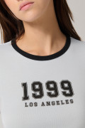 Camiseta college azul manga corta con contrastes negros