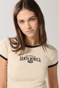 Camiseta manga corta kaki clara college con contrastes
