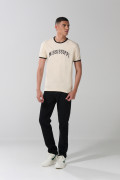 Camiseta college kaki con manga corta y contrastes