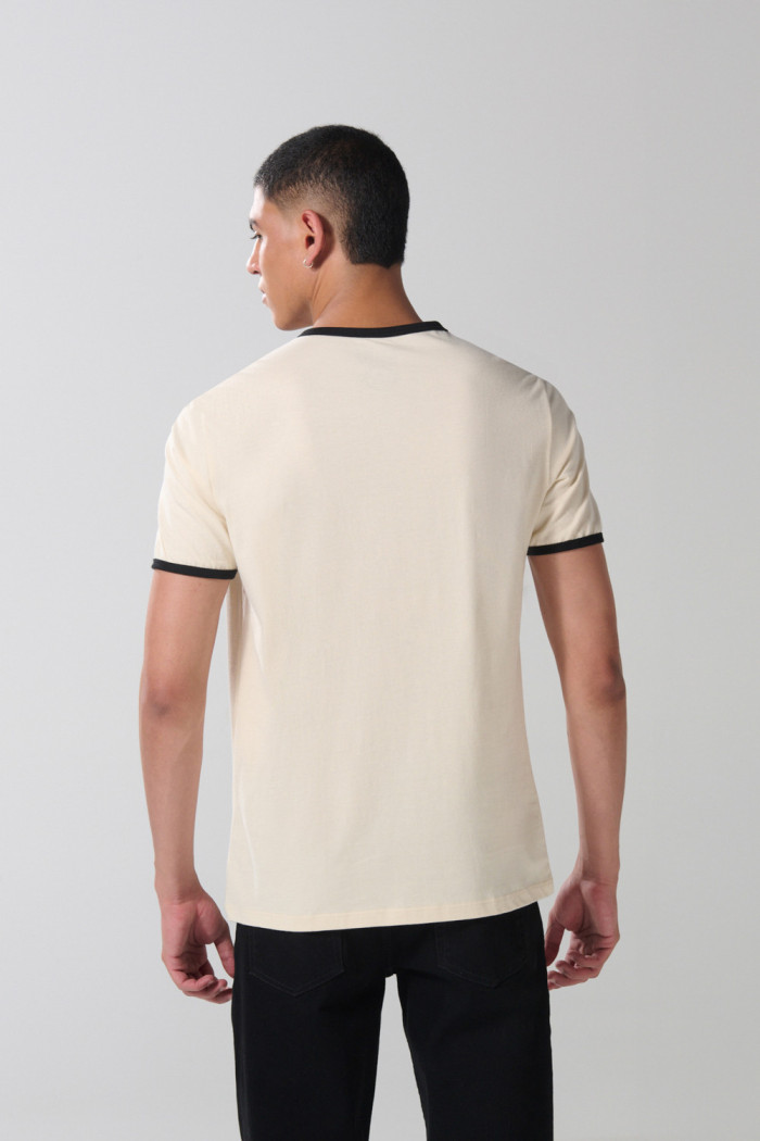 Camiseta college kaki con manga corta y contrastes