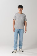 Camiseta gris clara con manga corta y hombro rodado