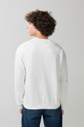 Buzo crema claro cuello redondo con arte de Yale