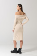 Vestido largo unicolor ajustado con escote bandeja