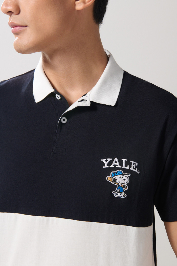 Camiseta polo azul intensa de Snoopy & Yale con manga corta