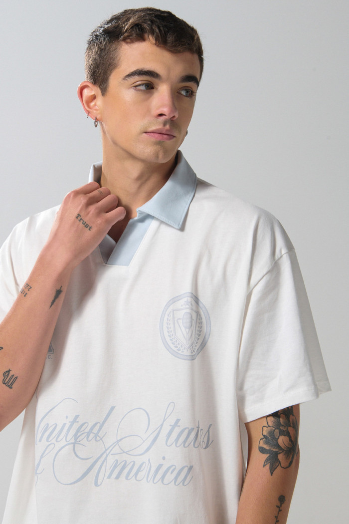 Camiseta oversize polo crema clara con diseño college