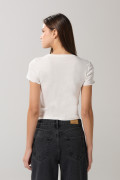 Camiseta crema clara en rib manga corta con arte college
