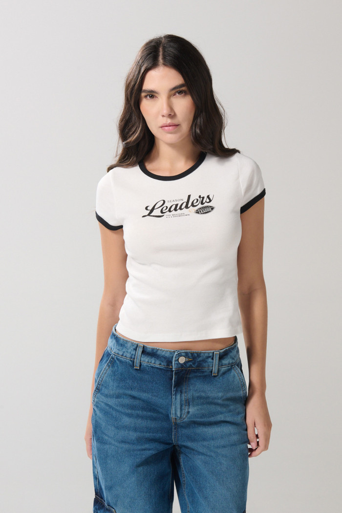 Camiseta en rib college crema manga corta con contrastes