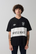 Camiseta oversize negra college con cuello V y corte blanco