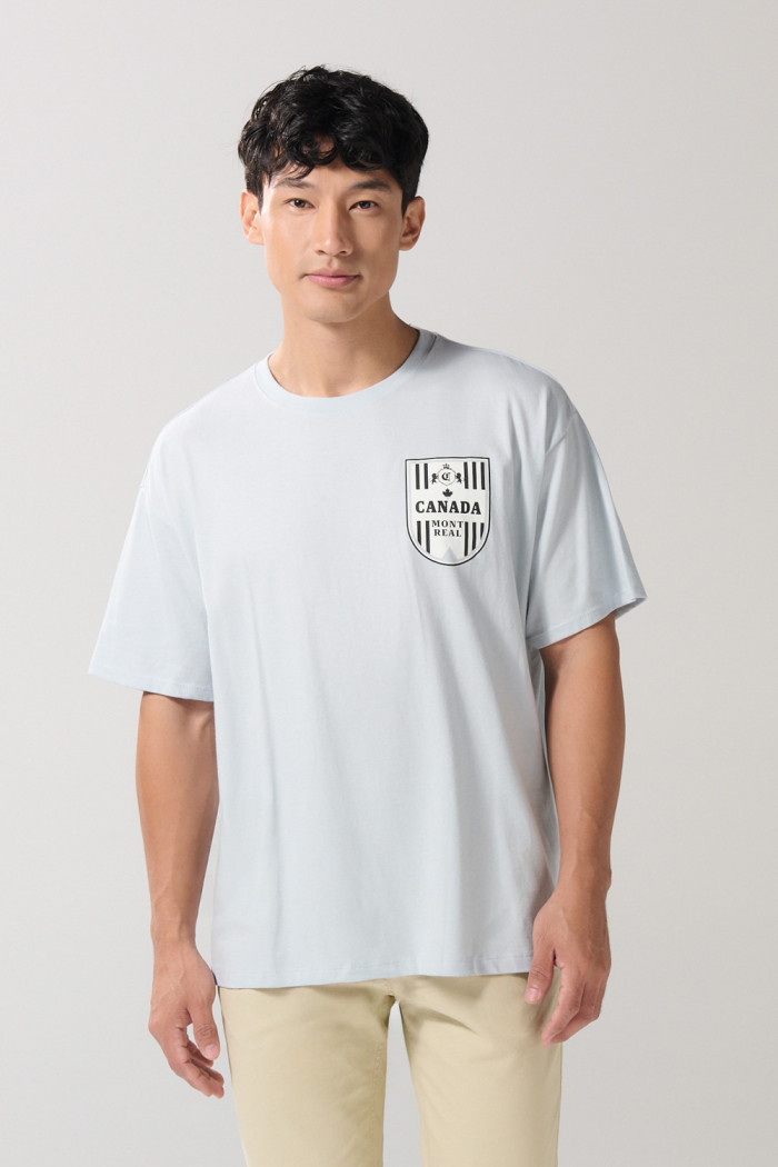 Camiseta azul clara college oversize con cuello redondo