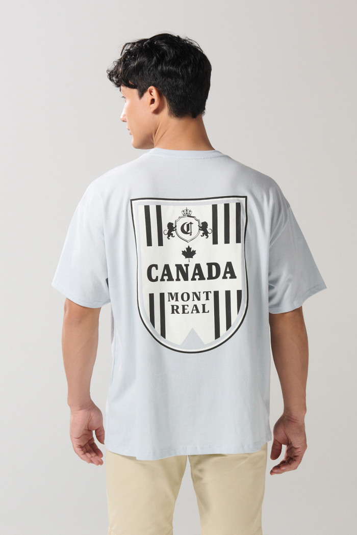 Camiseta azul clara college oversize con cuello redondo
