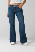 Jean flare tiro medio azul oscuro con bota ancha