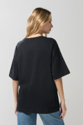 Camiseta oversize negra manga corta de Blanca Nieves