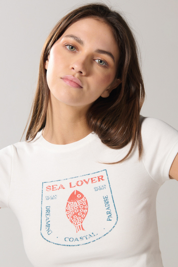 Camiseta en rib unicolor manga corta con diseño de comida