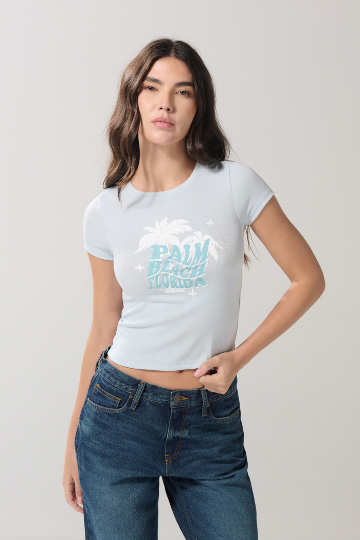 Camiseta unicolor en rib manga corta con diseño de playa