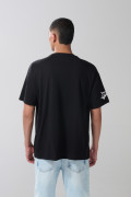 Camiseta negra oversize manga corta con arte de Sprite
