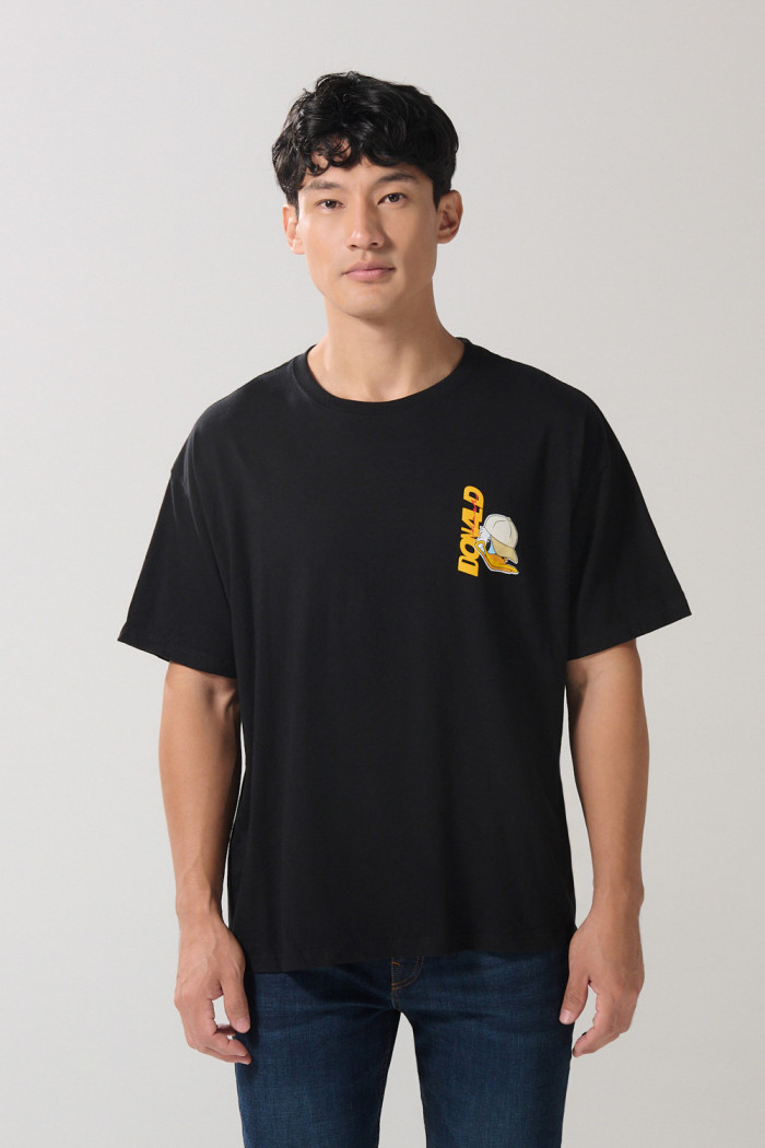 Camiseta negra oversize de Donald con manga corta