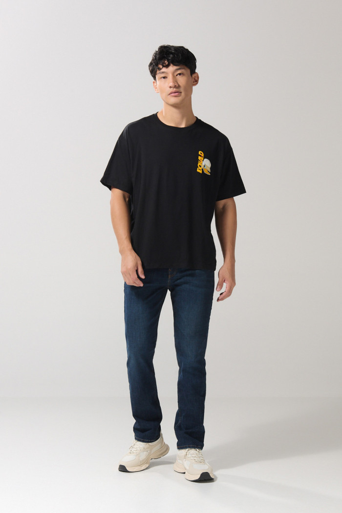 Camiseta negra oversize de Donald con manga corta