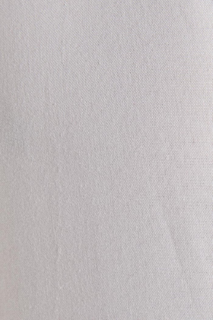 Camisa manga corta blanca con bolsillo y cuello sport