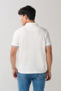 Camiseta polo crema con botones y manga corta