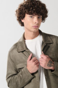 Chaqueta verde cazadora con cuello trucker y bolsillos