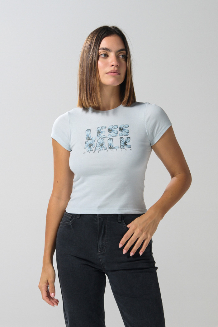Camiseta unicolor manga corta con texto en frente
