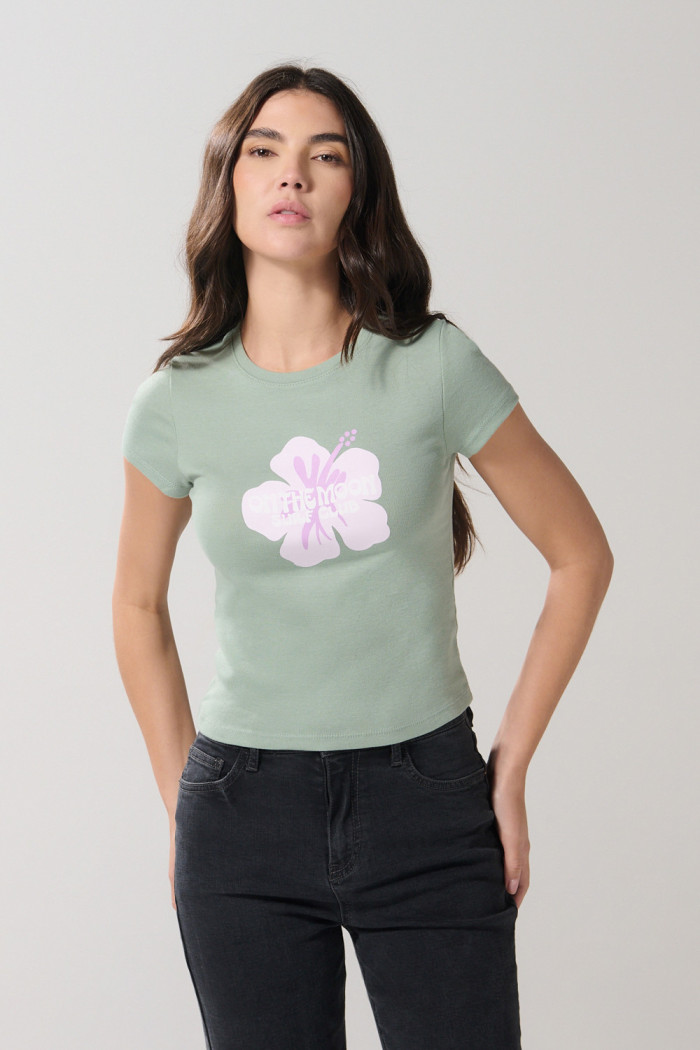 Camiseta unicolor manga corta con texto en frente