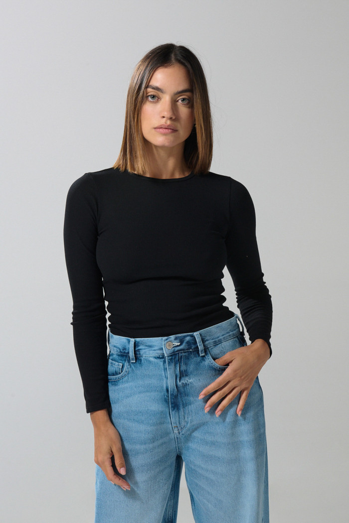 Camiseta ajustada unicolor manga larga con cuello redondo